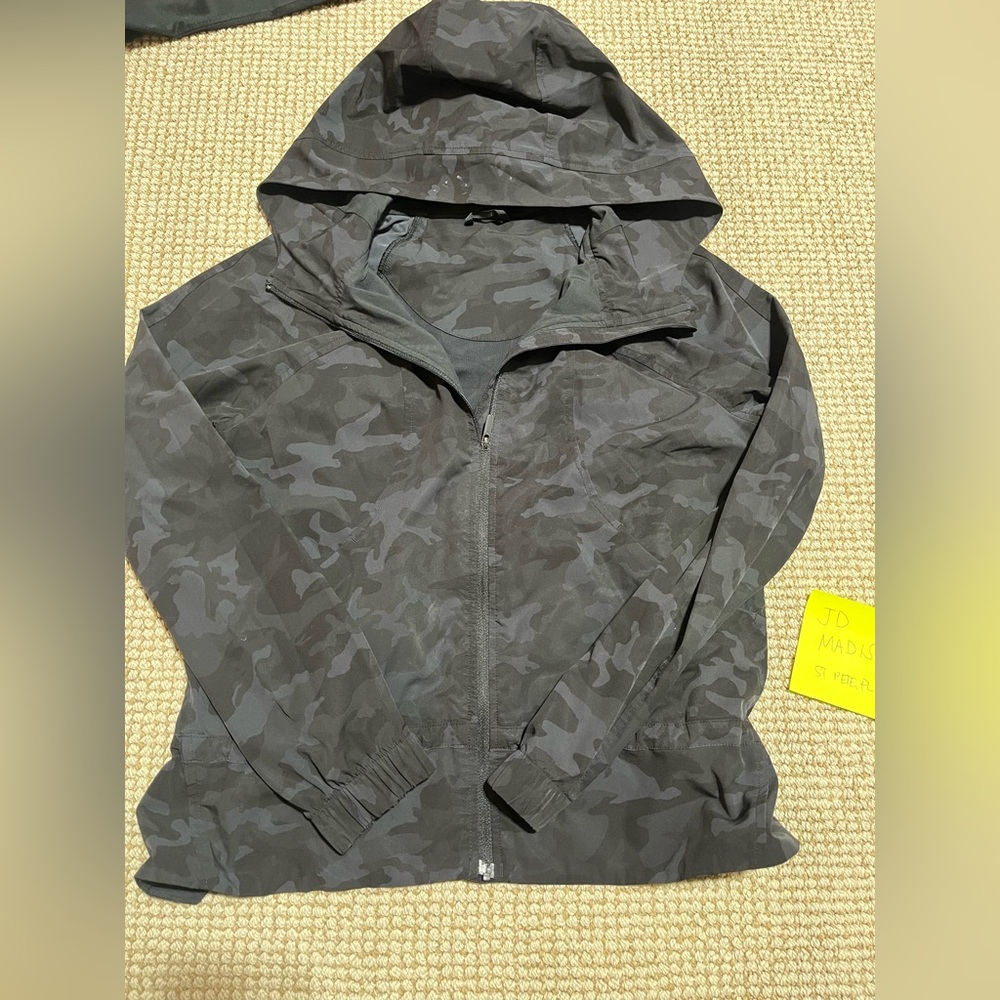 Lululemon Black Camo Pack It Up Hooded Jacket - Picture 3 of 5